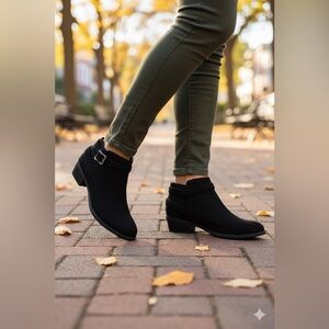 SIZE 6 BRAND NEW IN BOX LifeStride® Adriana Bootie in Black Suede